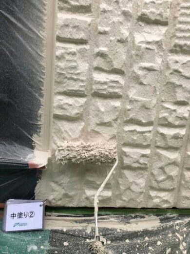 奈良生駒市S様　外壁塗装工事 外壁塗装中塗り2回目