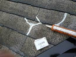 奈良の香芝市の株式会社ヨネヤの外壁塗装と屋根塗装のスレート屋根の割れ