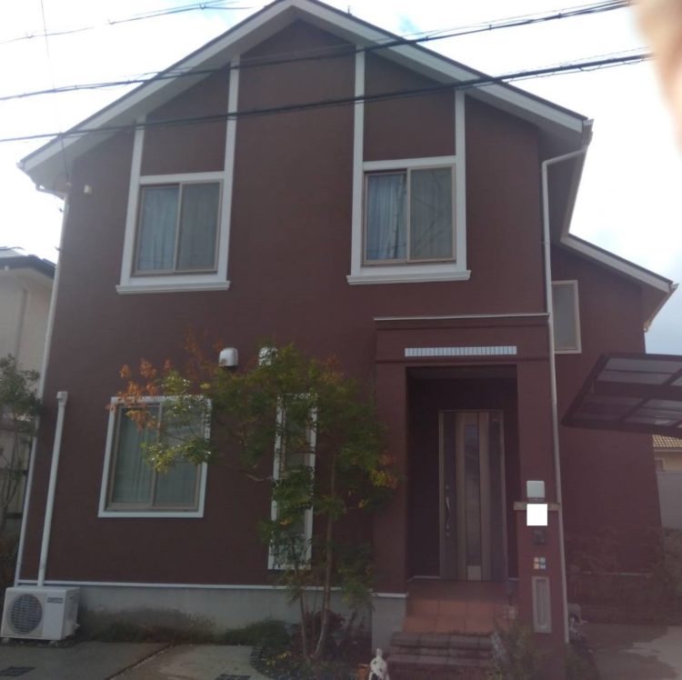 奈良の香芝市の株式会社ヨネヤの外壁塗装と屋根塗装の赤の家