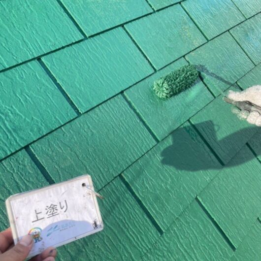 橿原市・田原本町の外壁塗装・屋根塗装は実績No.1安心ヨネヤの奈良県の緑の屋根の上塗り写真