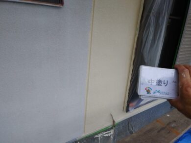 奈良橿原市O様邸　外壁塗装・屋根塗装工事 外壁中塗り