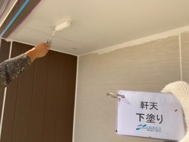 奈良奈良市M様邸　外壁塗装・屋根塗装・ベランダ防水工事 軒天下塗り