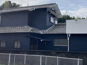 奈良の香芝市の株式会社ヨネヤの外壁塗装と屋根塗装のネイビーの家
