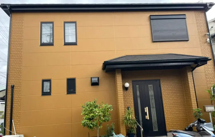 奈良の香芝市の株式会社ヨネヤの外壁塗装と屋根塗装のビビットカラー