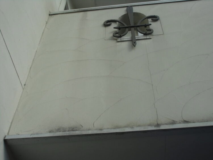 奈良の香芝市の株式会社ヨネヤの外壁塗装と屋根塗装の汚れ