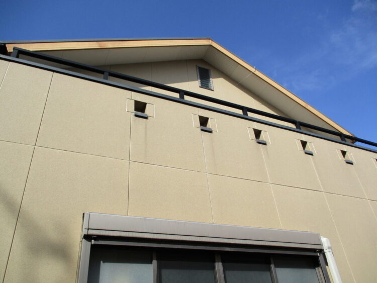 奈良の香芝市の株式会社ヨネヤの外壁塗装と屋根塗装の色褪せ