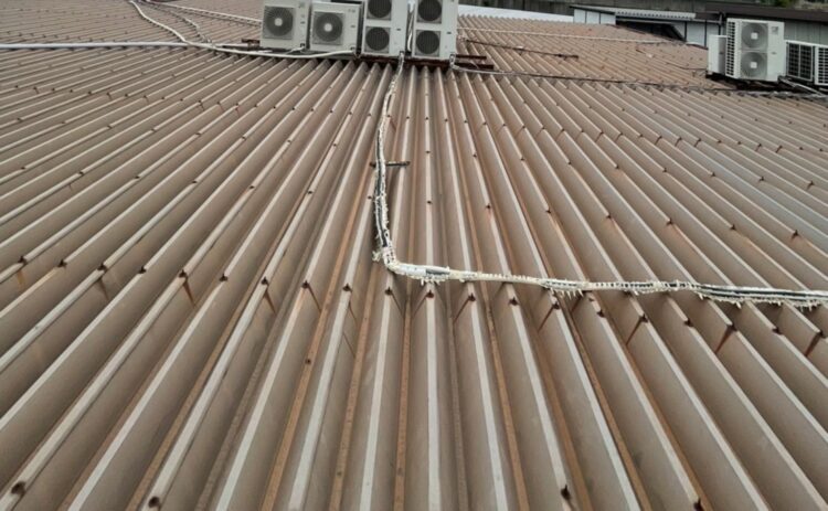 大阪府柏原市M株式会社様（工場）　屋根塗装工事 施工前の写真