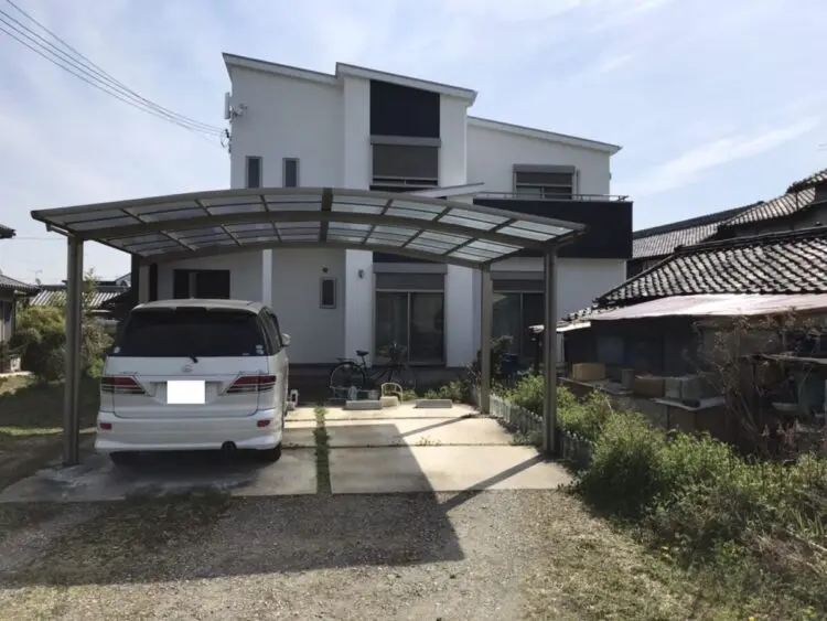 奈良の香芝市の株式会社ヨネヤの外壁塗装と屋根塗装のホワイト×ブラック