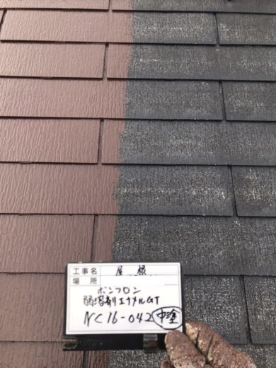 奈良生駒市O様　外壁塗装・屋根塗装工事 屋根塗装中塗り