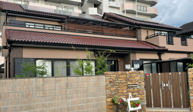 奈良の香芝市の株式会社ヨネヤの外壁塗装と屋根塗装のピンクの家