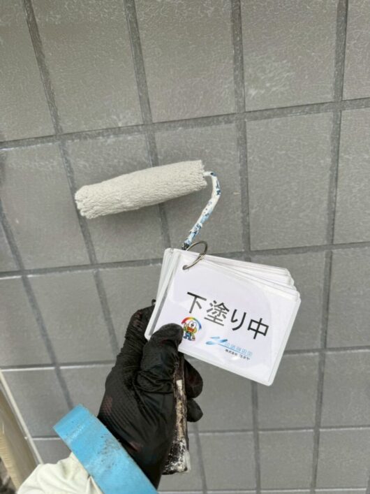 奈良県葛城市葛城ガーデンズ様（2階建てアパートメント）　外壁塗装工事 外壁下塗り