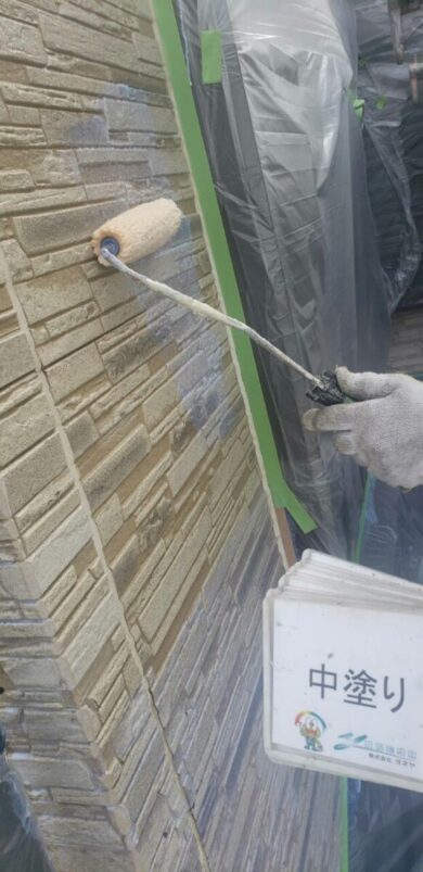 奈良奈良市Y様　外壁塗装・屋根塗装工事 外壁中塗り