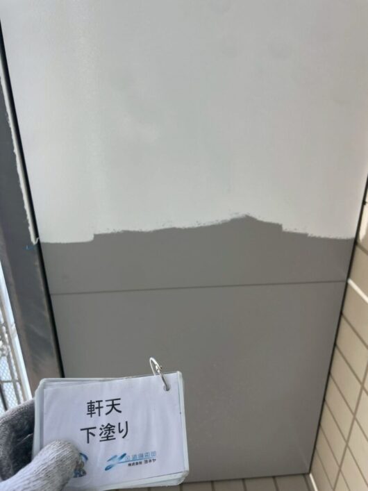 奈良県葛城市葛城ガーデンズ様（2階建てアパートメント）　外壁塗装工事 軒天下塗り