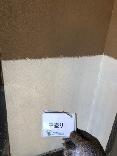 奈良生駒市K様　外壁塗装・屋根塗装・外塀塗装・防水工事 外壁塗装中塗り