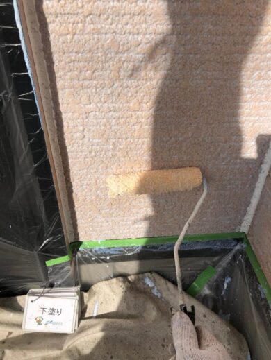 奈良生駒市K様　外壁塗装・屋根塗装・防水工事 外壁塗装下塗り1回目